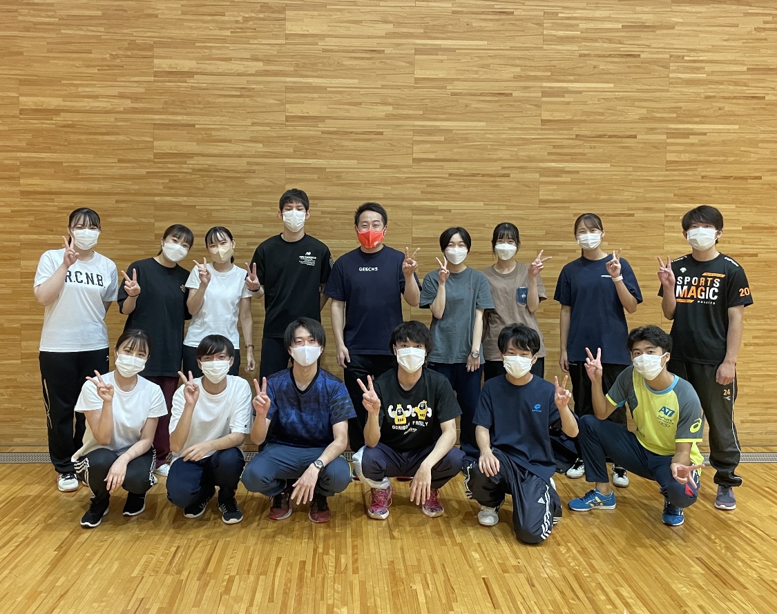 「パラスポーツ体験会」にて、シッティングバレーボールをレクチャーしました